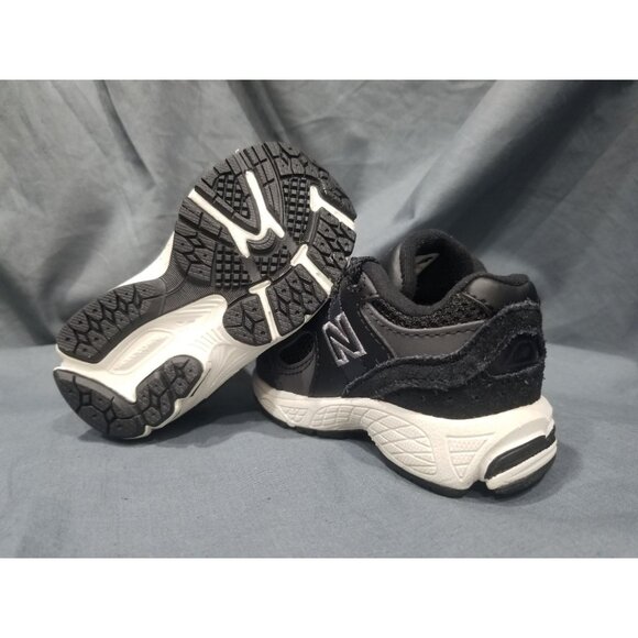 New Balance Toddlers 2002 IC2002BK Lace Up Black White Size 4 NEW NO BOX! - Picture 2 of 11